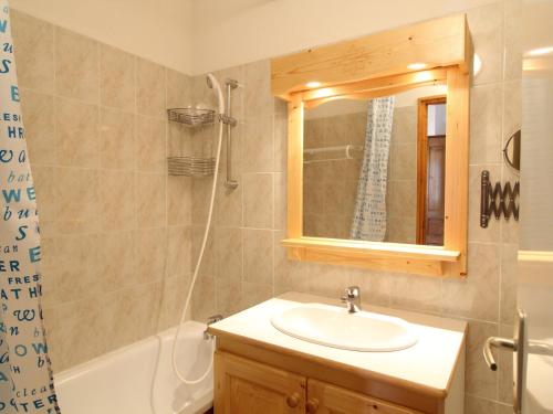 a bathroom with a sink and a tub and a mirror at Appartement Aussois, 3 pièces, 6 personnes - FR-1-508-88 in Aussois