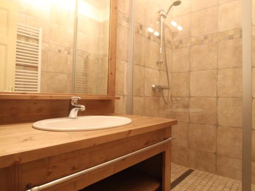 a bathroom with a sink and a shower at Appartement spacieux 5 pers avec balcon et wifi à Lanslebourg - FR-1-508-146 in Lanslebourg-Mont-Cenis