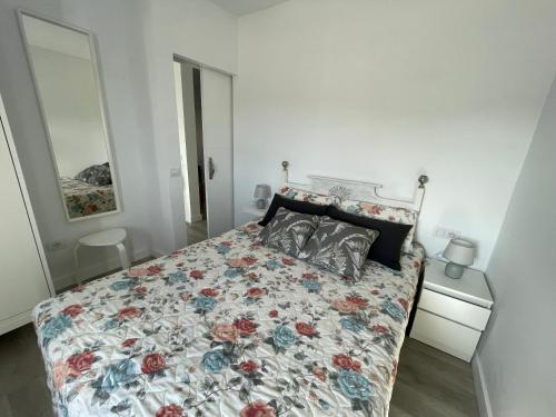 a bedroom with a bed with a floral bedspread at Eras Views in Las Eras