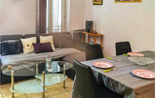 Amazing home in Creste with WiFi and 4 Bedrooms