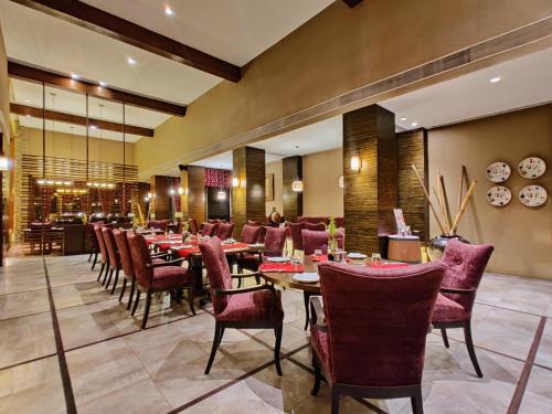 Posezení v ubytování Fariyas Resort Lonavala