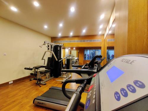 Fitness centrum a/nebo fitness zařízení v ubytování Fariyas Resort Lonavala