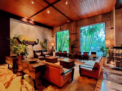 Posezení v ubytování Fariyas Resort Lonavala