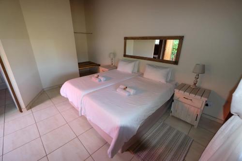 a bedroom with two babies laying on a bed at Duwisib Guest Farm in Duwisib