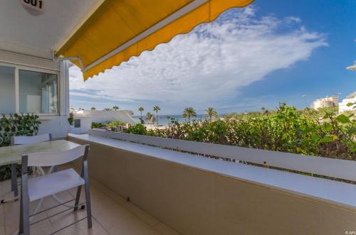 Holiday apartment with direct sea promenade access