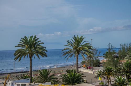 Holiday apartment with direct sea promenade access