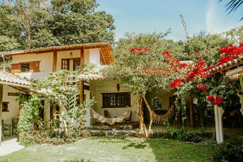 a house with a hammock in the yard at Casa Nostra Trancoso in Trancoso