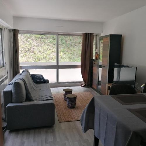 Zdjęcie z galerii obiektu Appartement en résidence bord de mer w mieście Kerhermain