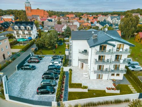 an aerial view of cars parked in a parking lot at Apartamenty i Pokoje Gościnne Relax in Jastarnia