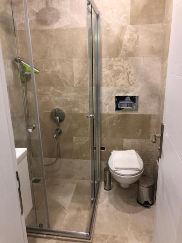 a bathroom with a shower and a toilet at Stone House Aparts Dublex 3 plus1 mit Meerblick und Jakuzzi Kalkan No 6 in Kas