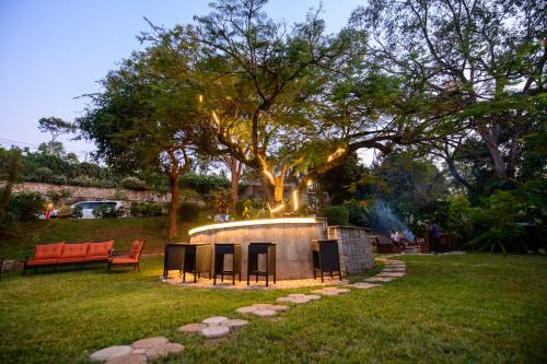 Ein Garten an der Unterkunft Pangolin Nest Boutique Hotel