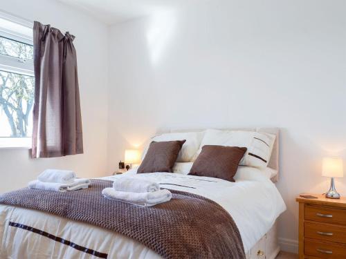 Postel nebo postele na pokoji v ubytování Wayside Cottage