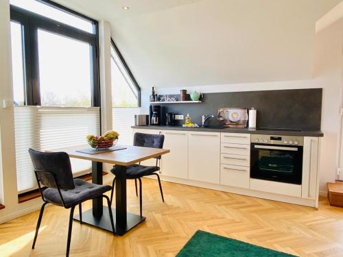 Kuchyň nebo kuchyňský kout v ubytování Dünenhaus Ferienwohnung De Düün Fiev