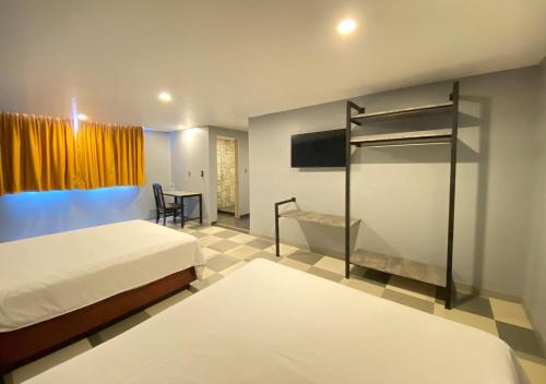 a bedroom with a bunk bed and a desk at Hotel Estrella de Oriente in Mexico City