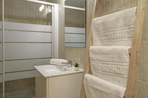 - Apartamento con terraza - QH San Juan de Dios