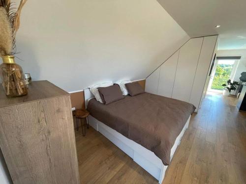 a bedroom with a bed in a room at Au cœur de l'Ardenne Bleue - Studio avec piscine in Baelen