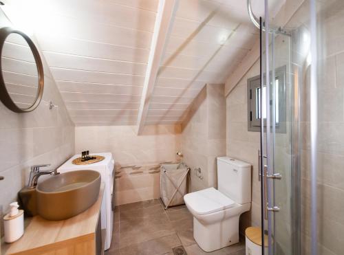 A bathroom at Villagio