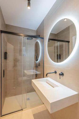 Contemporary Minimalist Apartment by REMS