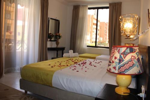 a bedroom with a bed with flowers on it at Majorel Pearl Hotel-Riad-Restaurant Piscine&Spa in Marrakech
