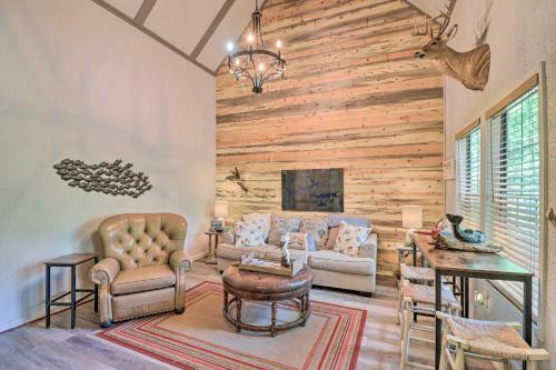 Φωτογραφία από το άλμπουμ του Charming Higden Cabin Near Greers Ferry Lake! σε Higden