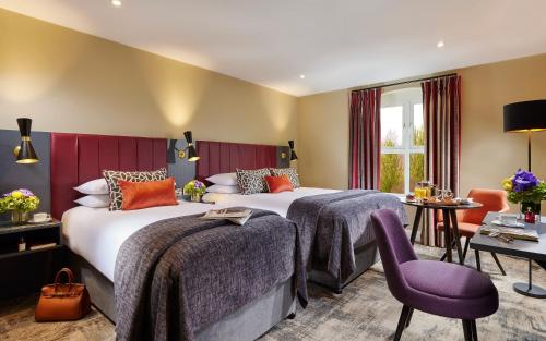 a hotel room with two beds and a chair at Shannon Springs Hotel in Shannon