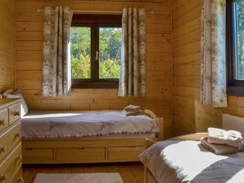a bedroom with two beds in a log cabin at Dalch - Uk12538 in Witheridge