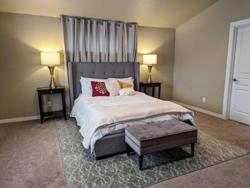 a bedroom with a large bed and two lamps at Spacious 3-bedroom home with outdoor space in Eugene