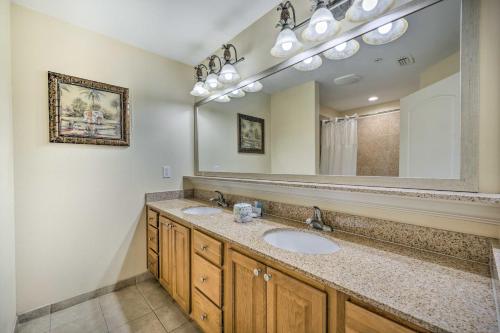 Φωτογραφία από το άλμπουμ του 1 Mi to Disney Condo with Water-View Balcony! στο Ορλάντο
