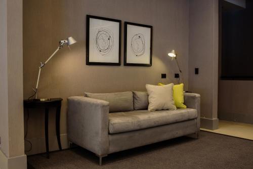 Area soggiorno di Believe Madero Hotel