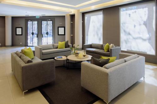 Area soggiorno di Believe Madero Hotel