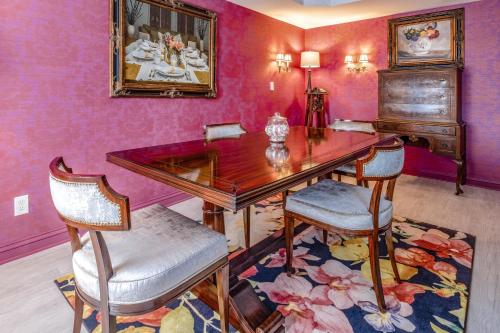 a dining room with a wooden table and two chairs at Red Coach Inn in Niagara Falls