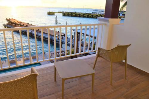 Balkón nebo terasa v ubytování Bartolome Oceanfront Suites