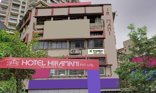 um edifício com um sinal em frente em Treebo Trend Hiramani Parel Lalbaug em Mumbai