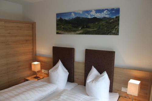 Een bed of bedden in een kamer bij Apart Viva Ischgl