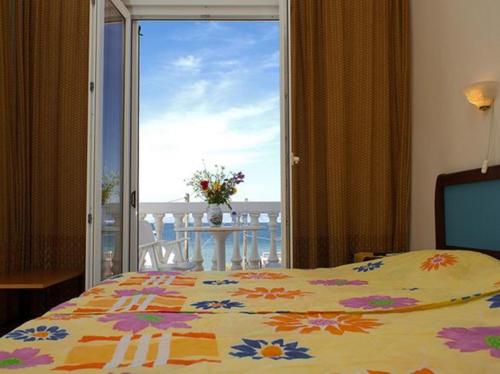 Кровать или кровати в номере Aegean Hotel