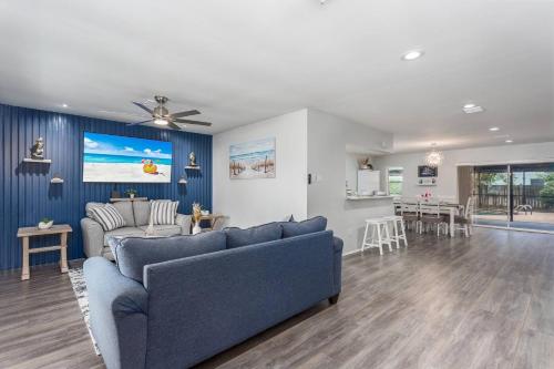 Playful Dolphins Pool Home – Photos 3