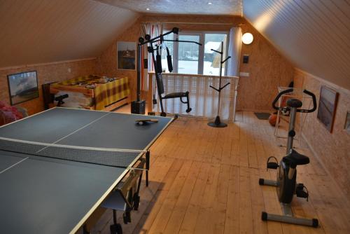 Kemudahan pingpong di Atpūtas vieta Upes Sausītes atau berdekatan