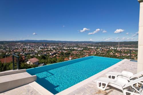 een villa met een zwembad en uitzicht bij Villa Wineyard - VinoGrad in Banja Luka