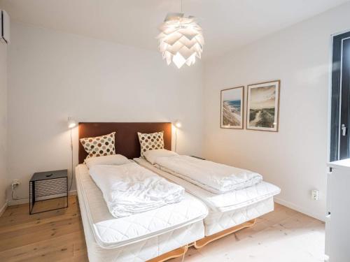 Postel nebo postele na pokoji v ubytování Holiday home Hemmet CLXXI