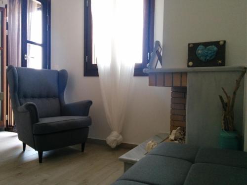 a living room with a couch and a chair and a fireplace at Elezar in Neon Oitilon