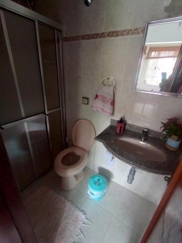 Bilik mandi di Hostel 7 praias