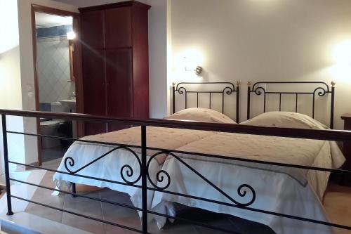 Ein Bett oder Betten in einem Zimmer der Unterkunft En Feneo