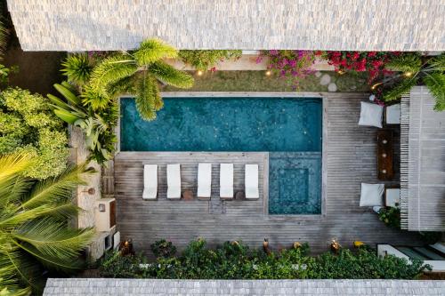 an overhead view of a swimming pool in a house at VillaMag in Jericoacoara