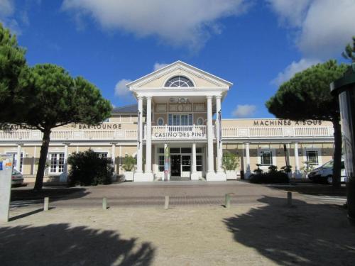 Maison rénovée avec jardin privatif, proche des Sables d'Olonne, parking et Wifi inclus