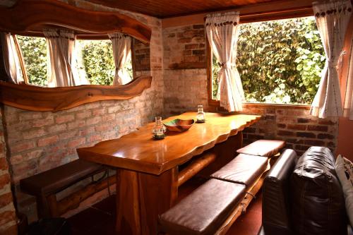 Posezení v ubytování Acogedora Cabaña En Tabio con zonas verdes y BBQ