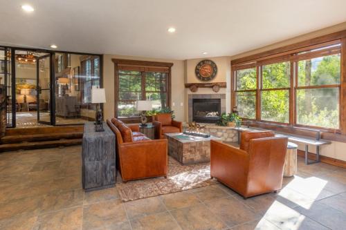 Χώρος καθιστικού στο The Corral at Breckenridge by Summit County Mountain Retreat