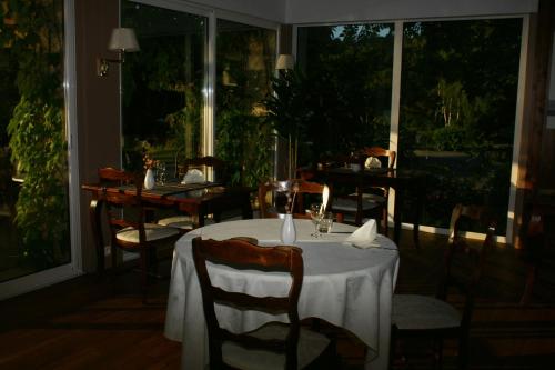 Restaurace v ubytování Logis Hotel du Lac
