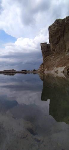 a large body of water next to a cliff at Vrachokipos in Souvala