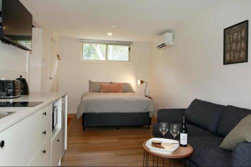 Η κουζίνα ή μικρή κουζίνα στο Sahara Trails Studio WiFi Air Conditioning Horse Riding and much more
