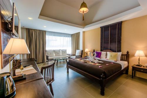 En eller flere senge i et værelse på Goldenbell Hotel Chiangmai